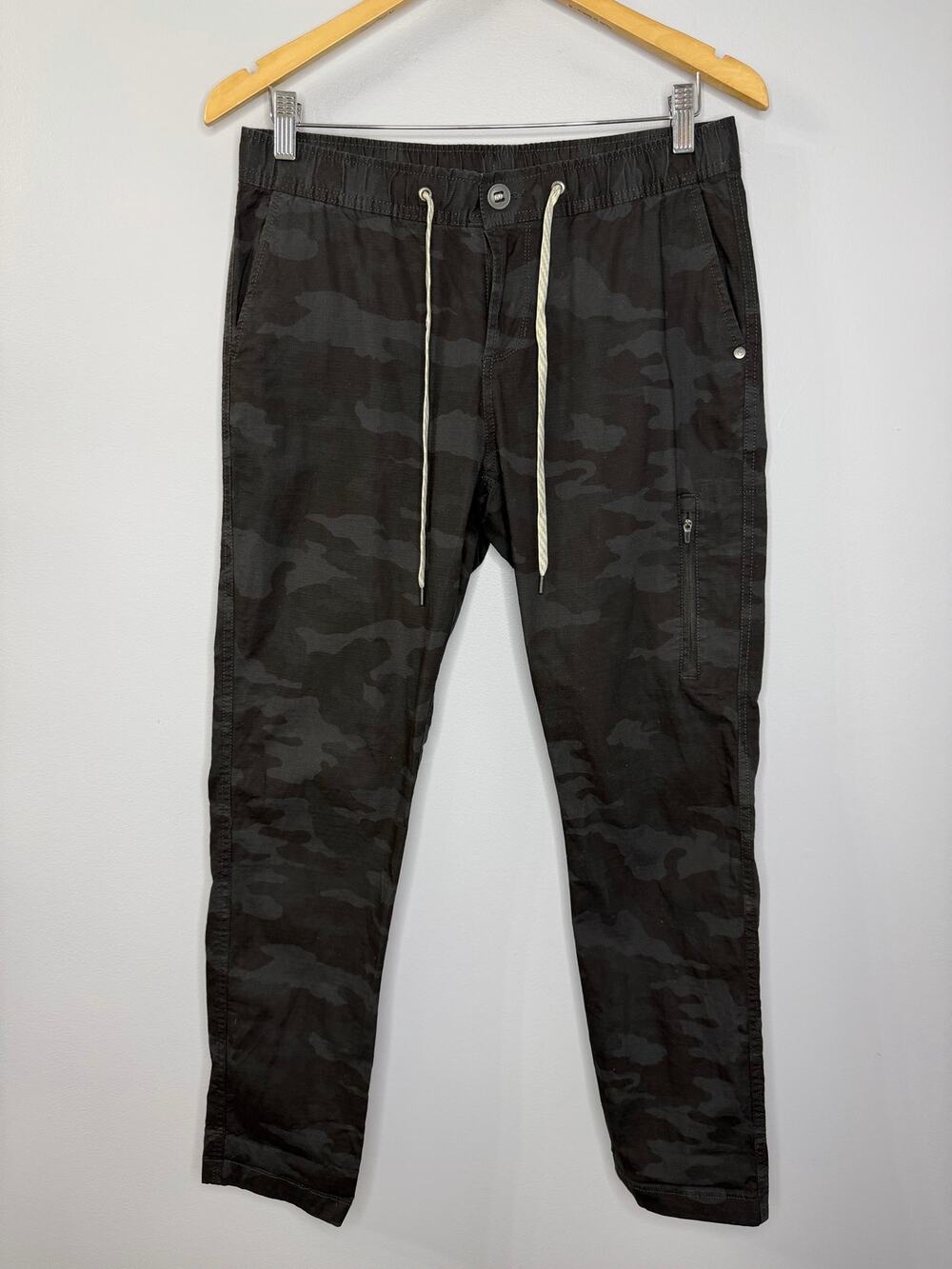 Vuori Women's Ripstop Pant Women's M Black Grey Camo Drawstring